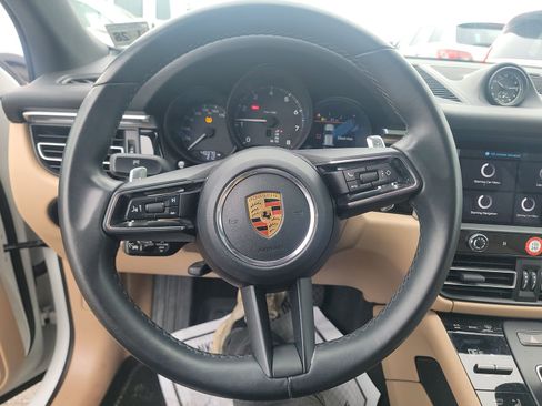 Used 2023 Porsche Macan AWD/4WD image 10