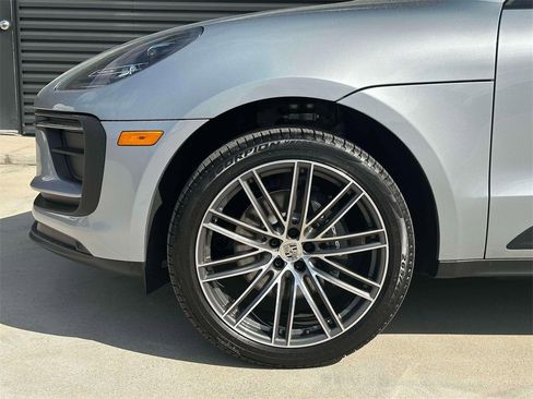 Used 2025 Porsche Macan image 12