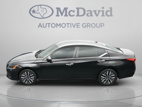 Used 2024 Nissan Altima 2.5 SV FWD image 37