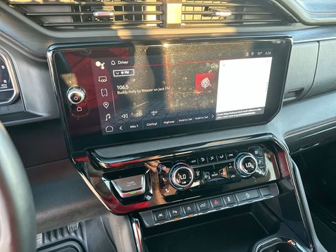 Used 2024 GMC Sierra 1500 AT4 w/ Technology Package image 15