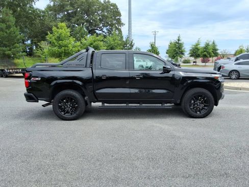Certified 2025 Chevrolet Colorado Z71 w/ Midnight Edition AWD/4WD image 4
