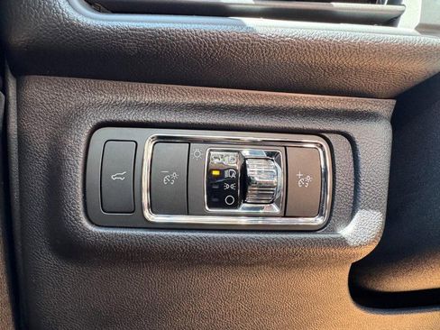 Used 2025 Lincoln Corsair AWD w/ Equipment Group 101A image 19