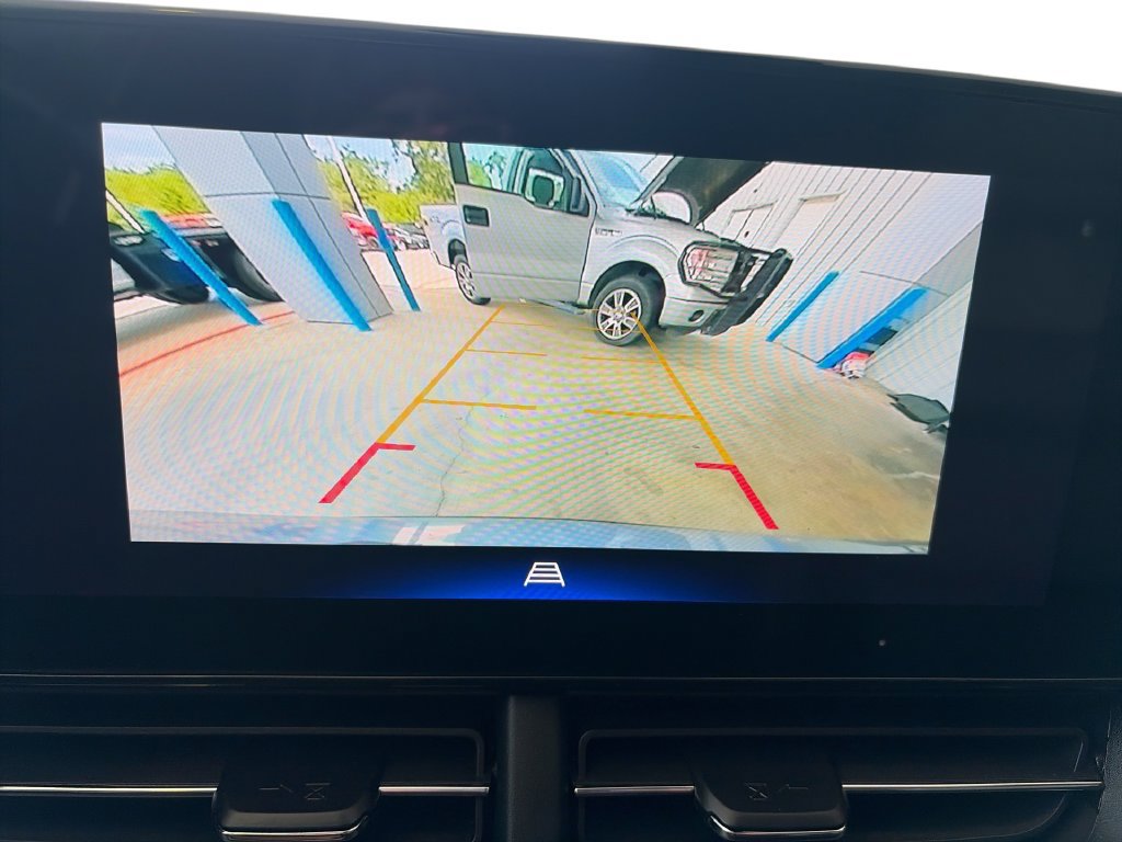 Used 2025 Chevrolet Trax ACTIV w/ Sunroof Package FWD image 15