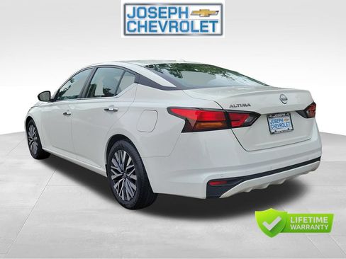 Used 2025 Nissan Altima 2.5 SV FWD image 3