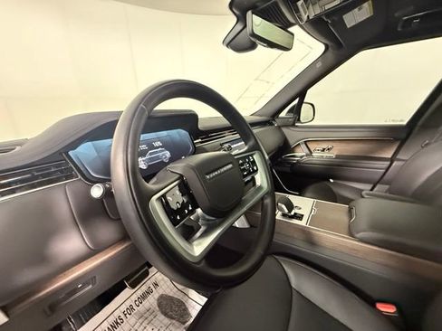 Used 2025 Land Rover Range Rover SE AWD/4WD image 6