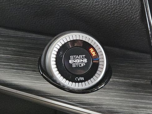 Used 2024 Jeep Wagoneer L Series II w/ Flexible Seating Group image 16