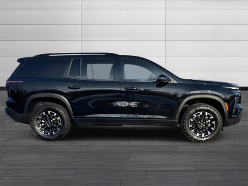 Used 2026 Chevrolet Traverse Z71 image 3