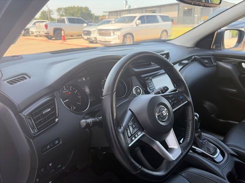 Used 2022 Nissan Rogue Sport SL w/ Premium Package FWD image 10