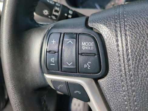 Used 2018 Toyota Highlander SE image 12