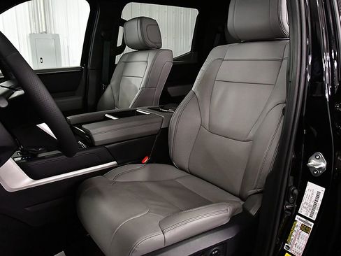 Used 2026 Toyota Tundra Limited AWD/4WD image 29