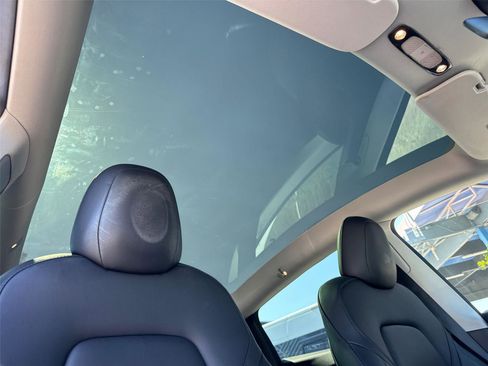 Used 2021 Tesla Model Y Long Range image 16