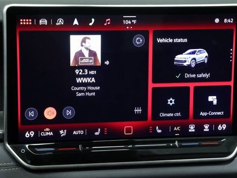 New 2026 Volkswagen Tiguan SE image 17