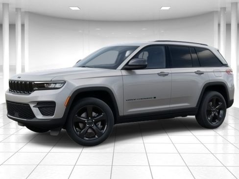 New 2025 Jeep Grand Cherokee Altitude image 2