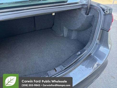 Used 2018 Ford Fusion SE w/ Fusion SE Technology Package FWD image 31