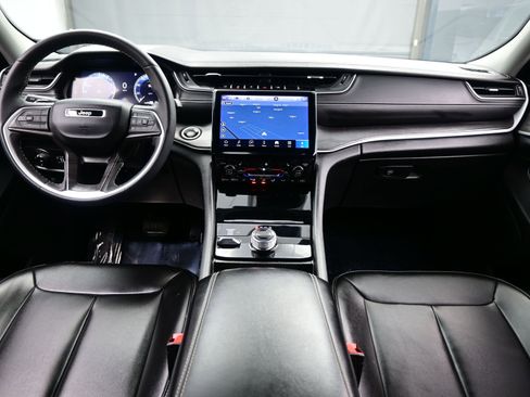 Used 2024 Jeep Grand Cherokee Limited image 17