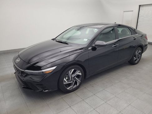 Used 2025 Hyundai Elantra SEL FWD image 2