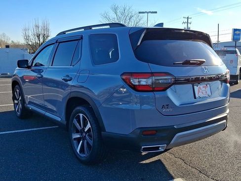 Used 2023 Honda Pilot Touring image 4