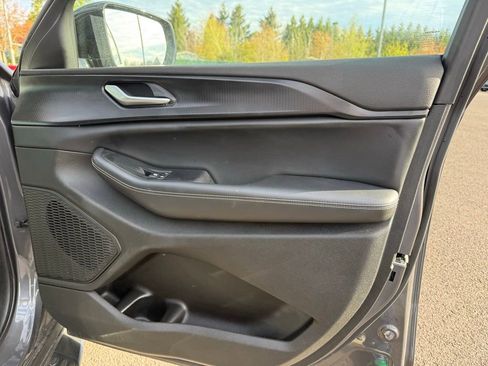 Used 2024 Jeep Grand Cherokee L Laredo image 26