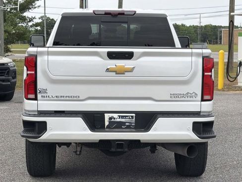 Used 2024 Chevrolet Silverado 2500 High Country w/ Technology Package AWD/4WD image 7