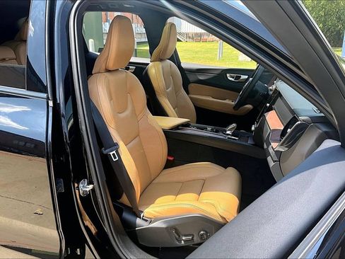 Used 2024 Volvo XC60 T8 Ultimate w/ Protection Package Premier AWD/4WD image 10
