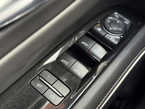 Used 2024 Cadillac Escalade ESV V AWD/4WD image 35