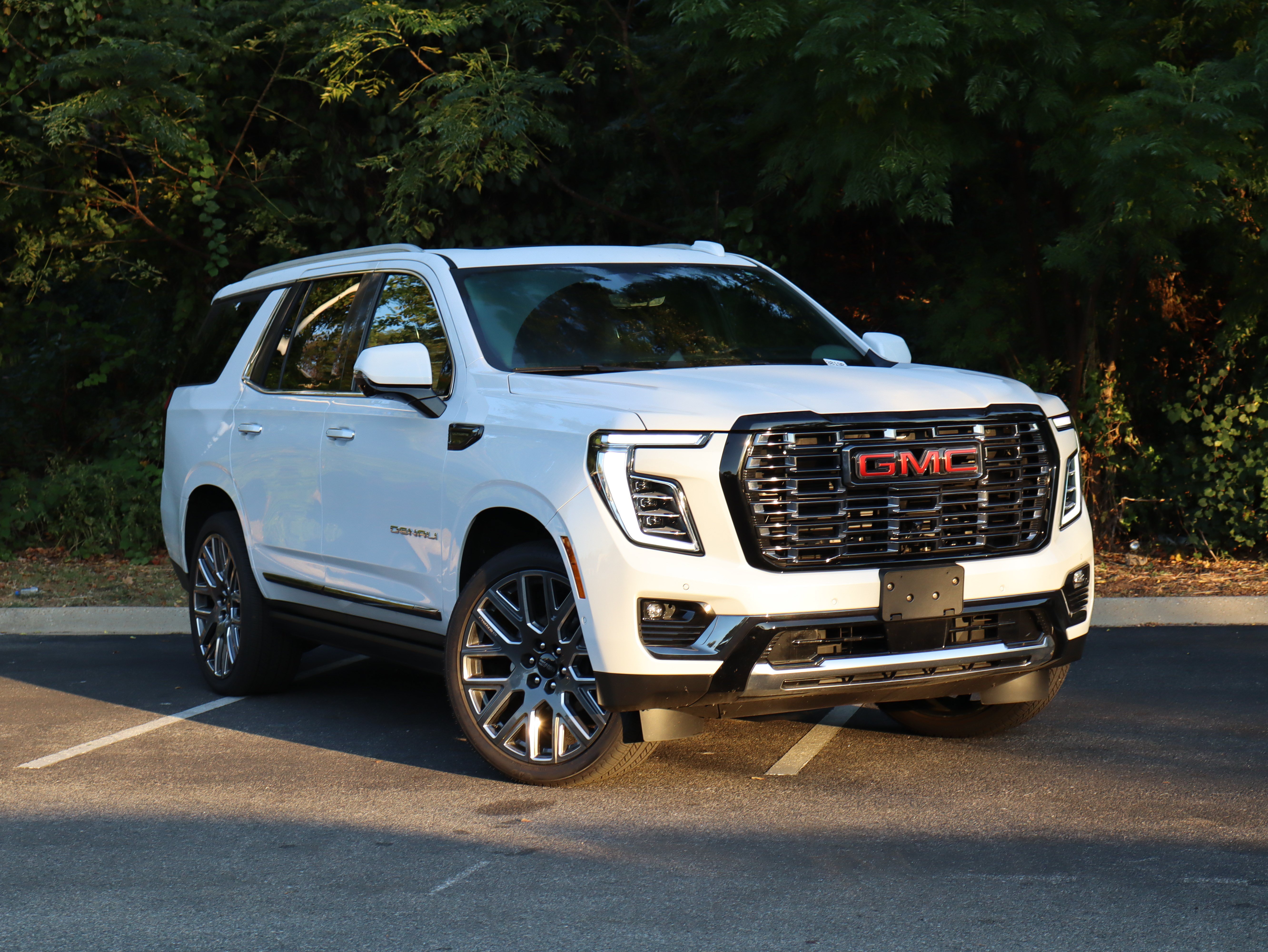 Used 2026 GMC Yukon Denali Ultimate AWD/4WD image 2