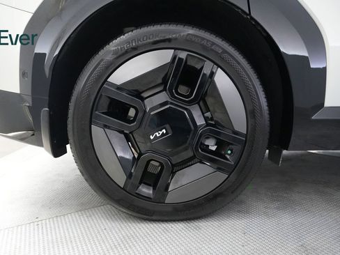 Used 2024 Kia EV9 GT-Line image 22