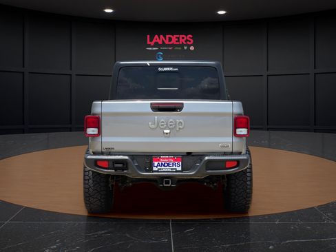 Certified 2020 Jeep Gladiator Overland AWD/4WD image 3