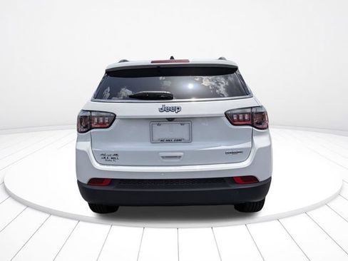 Used 2024 Jeep Compass Latitude AWD/4WD image 4