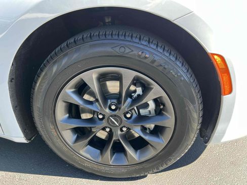 Used 2021 Chrysler Pacifica Touring w/ S Appearance Package image 72