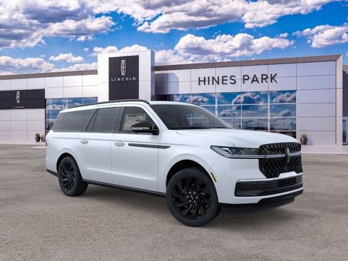 New 2026 Lincoln Navigator L Reserve w/ Jet Appearance Package AWD/4WD image 7