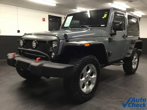 Used 2015 Jeep Wrangler Sahara w/ Connectivity Group AWD/4WD image 5