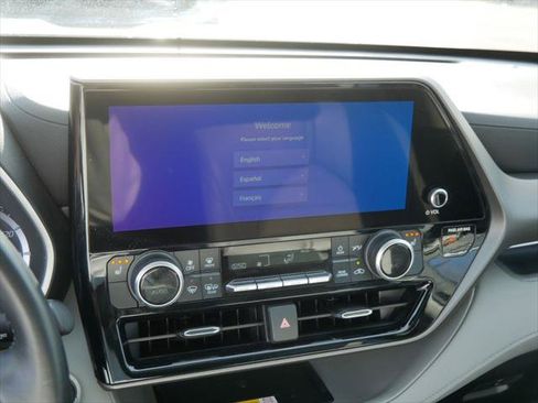 Certified 2023 Toyota Highlander XLE image 18