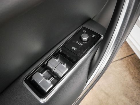 Used 2024 Jaguar XF R-Dynamic SE AWD/4WD image 15