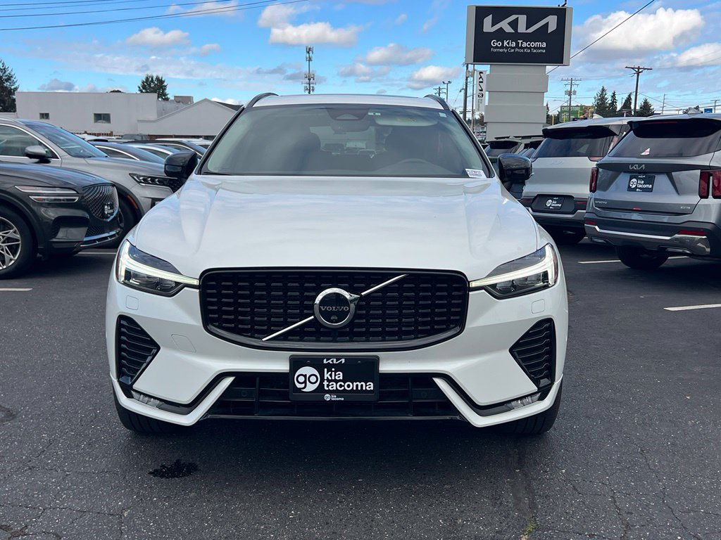 Used 2023 Volvo XC60 B5 Plus AWD/4WD image 4