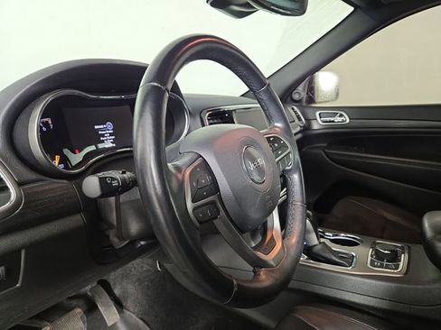 Used 2022 Jeep Grand Cherokee Laredo X image 15