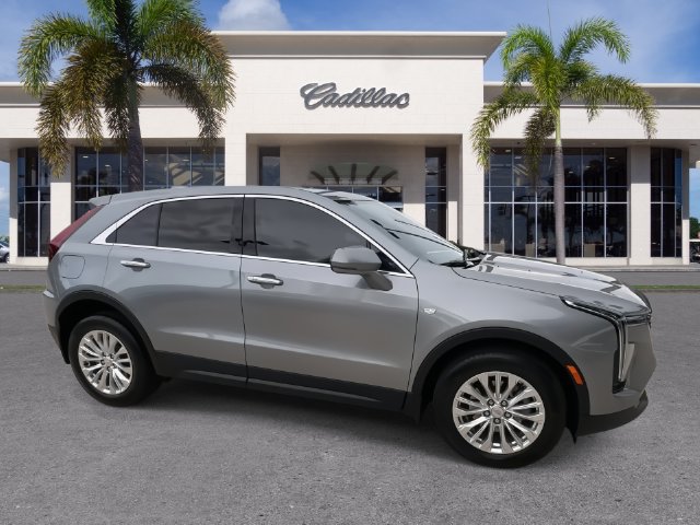 Used 2024 Cadillac XT4 Luxury w/ Cold Weather Package FWD image 17