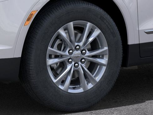 New 2025 Cadillac XT5 Luxury image 9