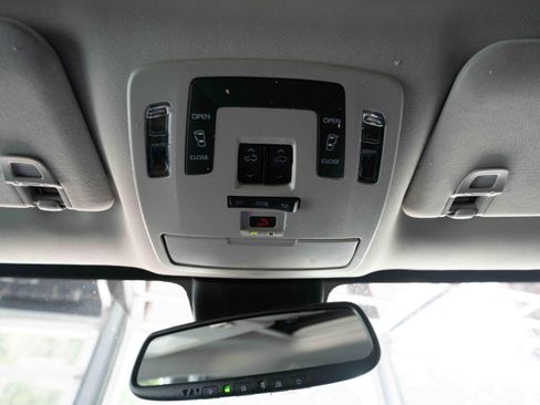 Used 2025 Toyota Sienna LE w/ LE Plus Package AWD/4WD image 18