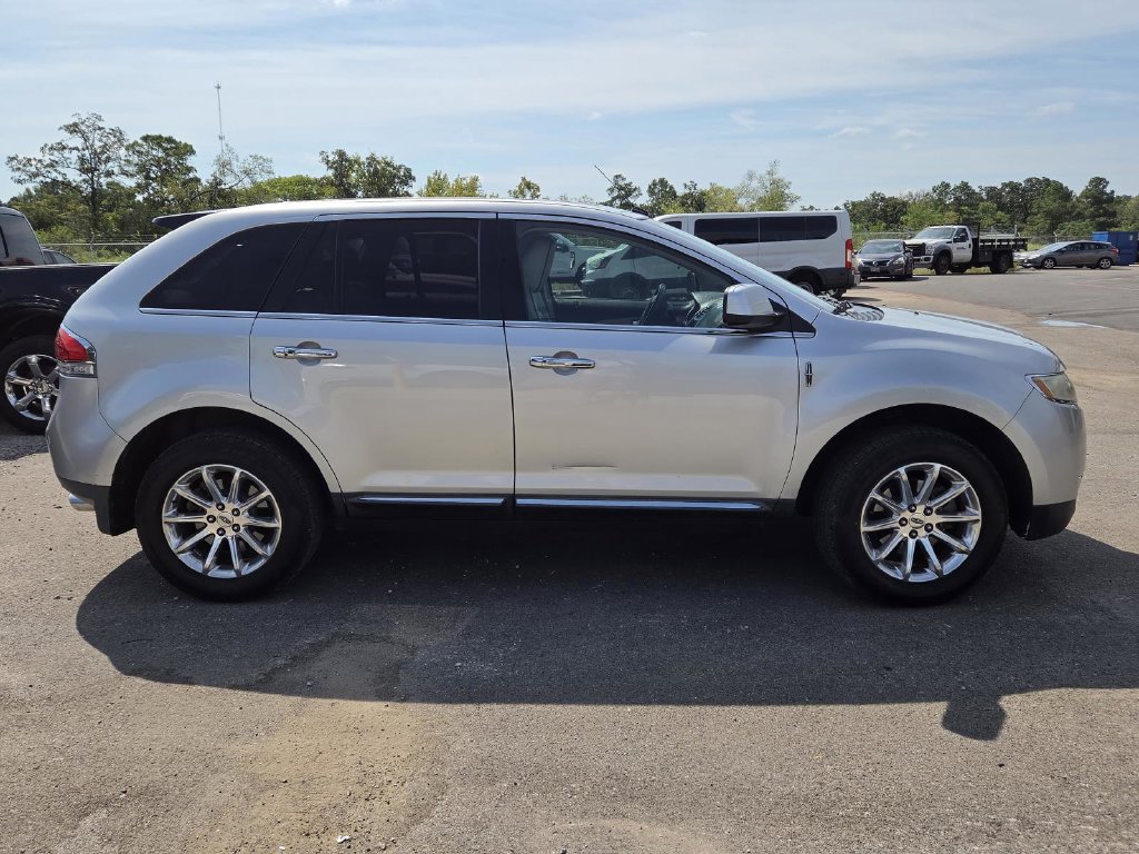 Used 2011 Lincoln MKX 2WD w/ 101A Rapid Spec Order Code image 8