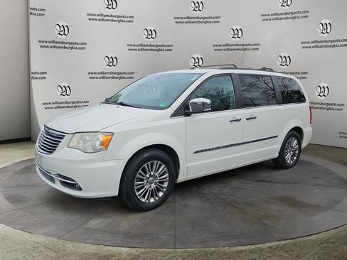 Used 2013 Chrysler Town & Country Touring-L w/ Driver Convenience Group image 1