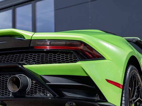 Used 2023 Lamborghini Huracan EVO image 15
