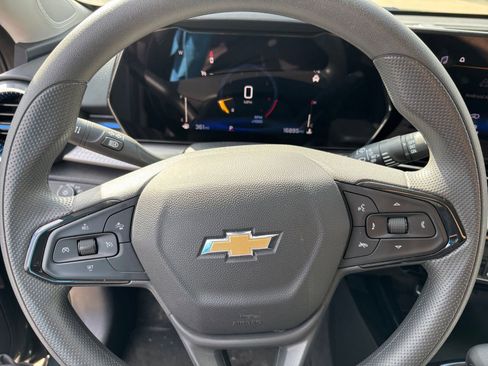 Used 2025 Chevrolet Trax LT image 27