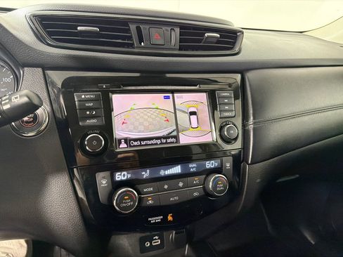 Used 2018 Nissan Rogue SL AWD/4WD image 16