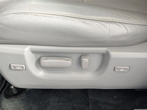 Used 2018 Toyota Sequoia Platinum image 12