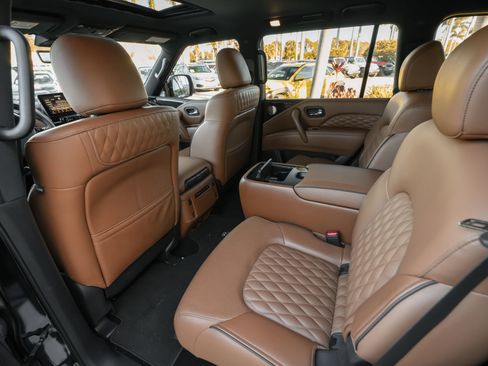 Used 2024 INFINITI QX80 Sensory image 17