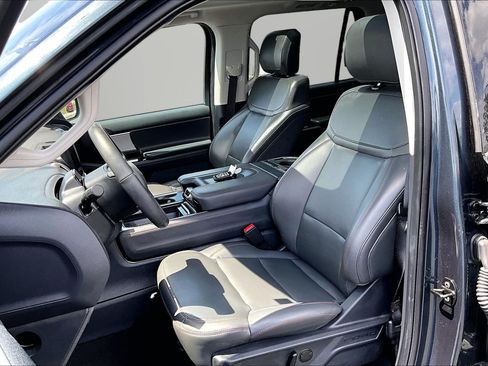 Used 2025 Ford Expedition Active AWD/4WD image 16