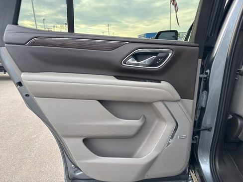 Used 2021 Chevrolet Tahoe Z71 w/ Z71 Signature Package AWD/4WD image 30