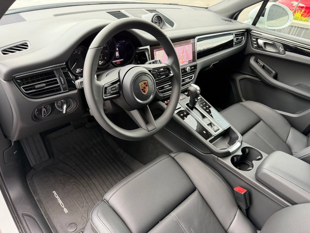 Used 2026 Porsche Macan AWD/4WD image 15