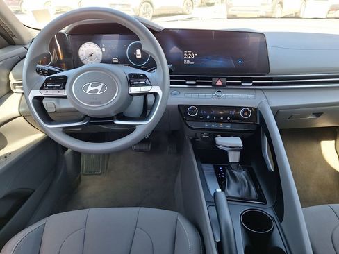 Used 2024 Hyundai Elantra SEL image 13